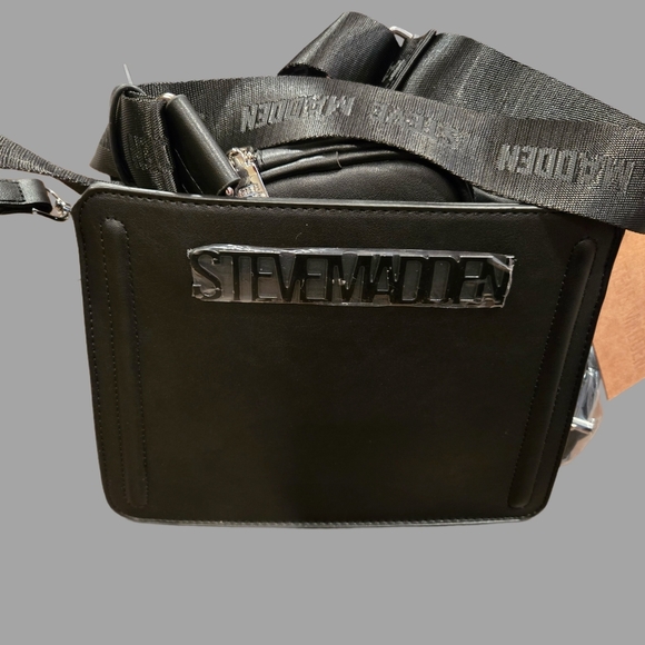 Steve Madden Black Messenger Bag Sleek Design Versatile - Picture 6 of 6